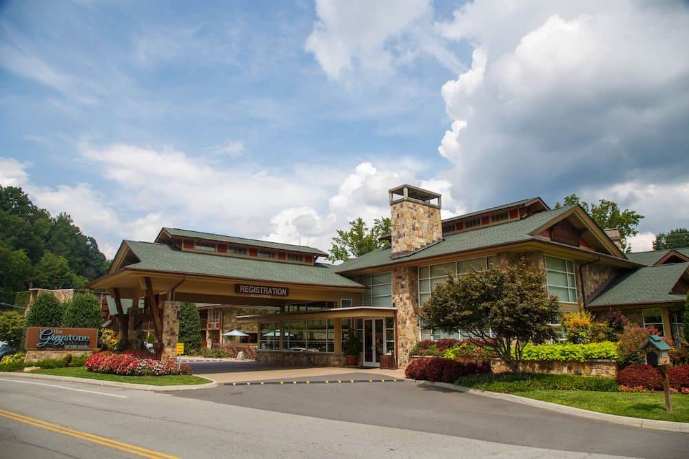 4 Reasons to Stay in Our Gatlinburg Hotel for Your Spring Break Vacation