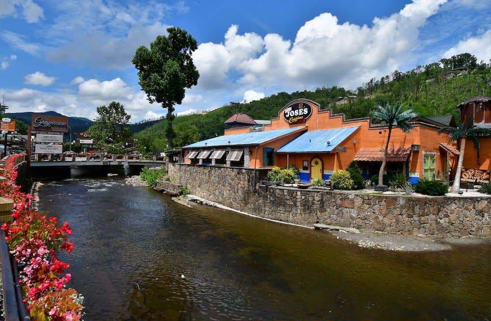 5 Downtown Gatlinburg Restaurants You Can Walk to from Our Hotel