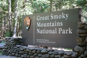 entrance sign to the Great Smoky Mountains National Park
