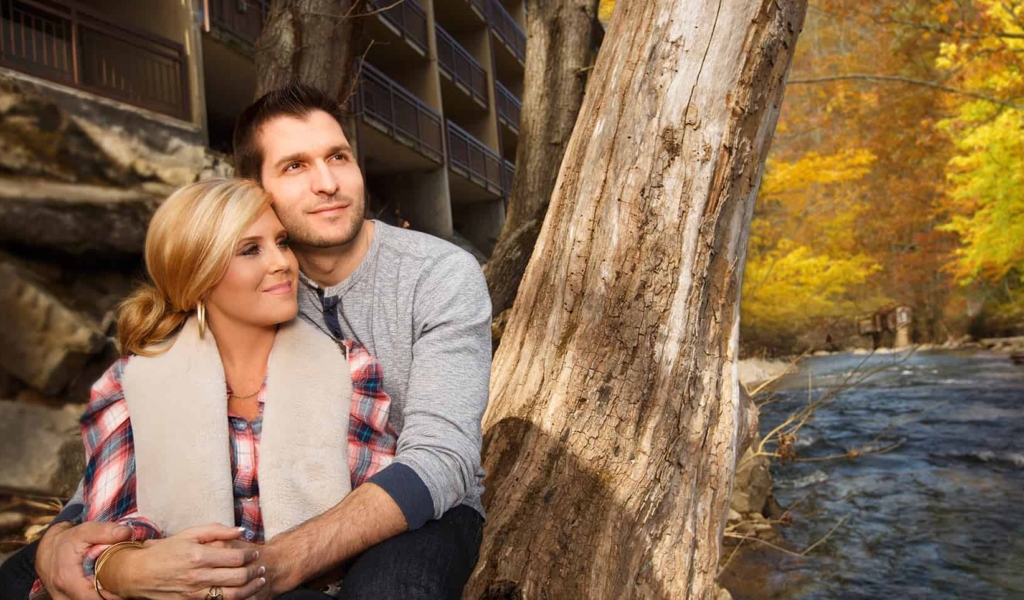 people couple relaxing on their smoky mountain vacation