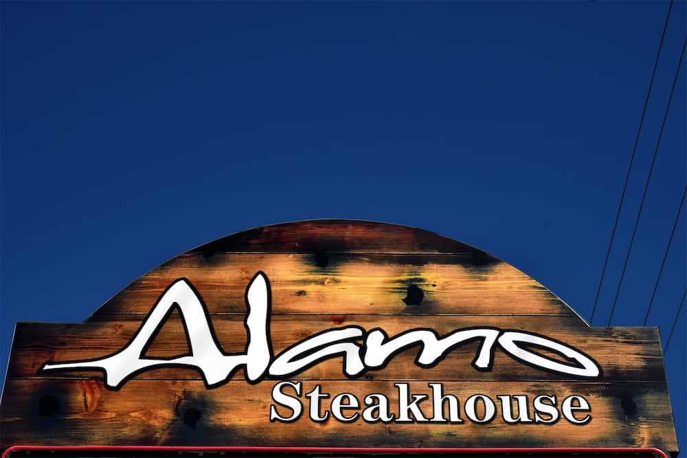 alamo steakhouse sign
